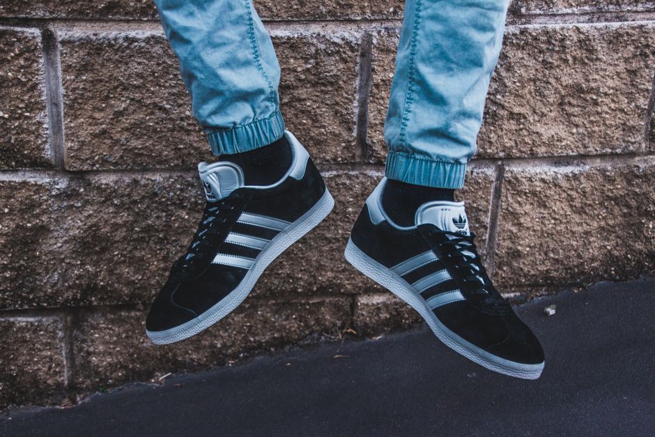 Adidas Samba Kombin Erkek: Moda ve Konforun Birleşimi