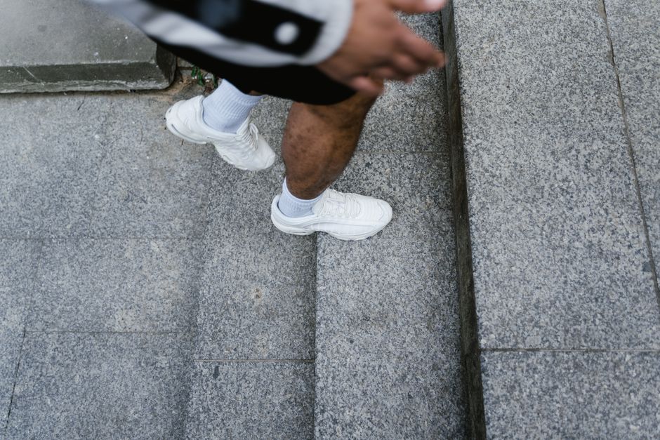 New Balance 574 Kombin Erkek: Moda ve Konforun Birleşimi