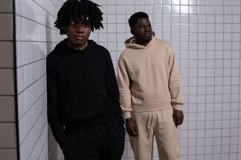 Oversize Hoodie Erkek Kombinleri: Rahatlık ve Tarzın Mükemmel Uyumu