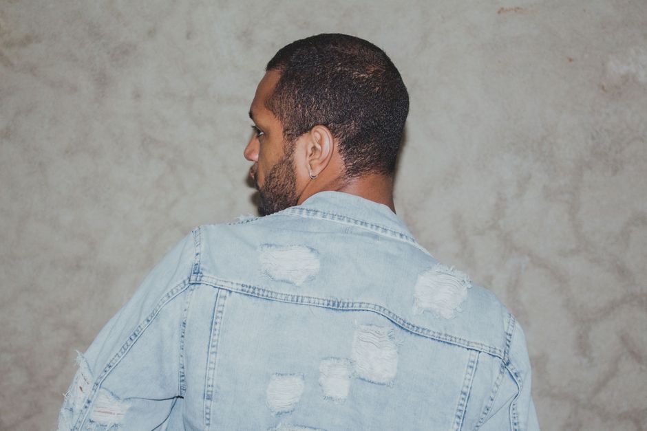 Erkek Denim Ceket Nasıl Giyilir? Stil Rehberi ve Kombin Önerileri