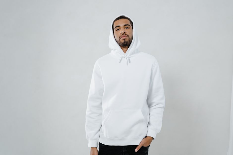 Oversize Hoodie Erkek Kombin: Moda ve Konforun Kombini