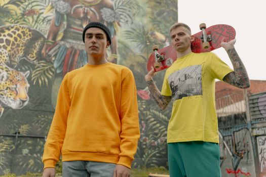 Streetwear Nedir? Erkekler İçin Kapsamlı Rehber ve Stil İpuçları