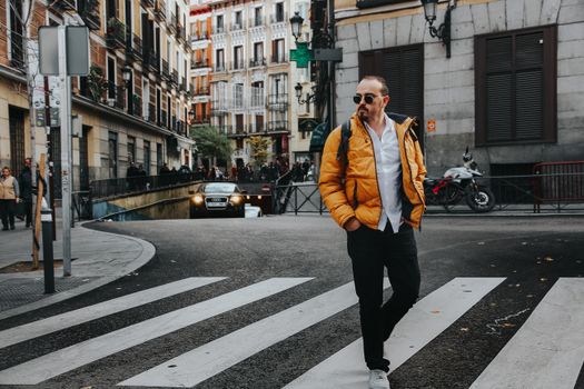 Minimalist Erkek Giyim Kombinleri: Zamansız Şıklığın Sırları | Selvano.com.tr