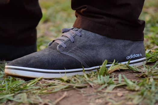 Adidas Samba Kombin Erkek: Zamansız Şıklığın İpuçları ve Stil Önerileri