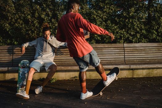 New Balance 574 Kombin Erkek: Zamansız Stilinizi Selvano ile Yaratın