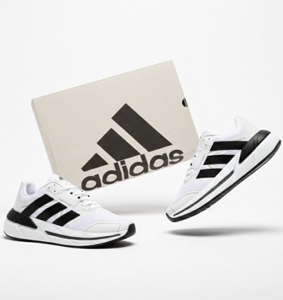 Adidas Klasik Beyaz: Siyah Detaylarla Yeniden Yorumlanan İkonik Stil